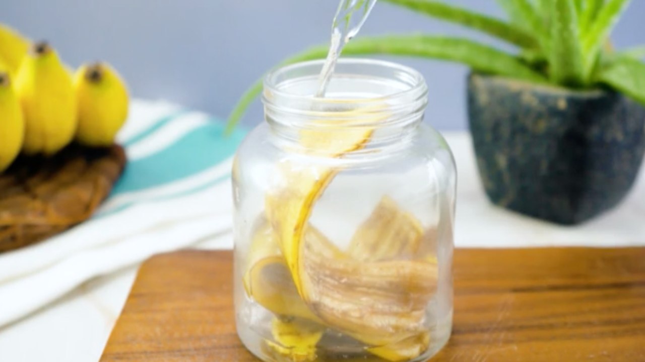 Banaaninkuoren sekoittaminen veteen: miksi se on suositeltavaa ja mitä hyötyä siitä on