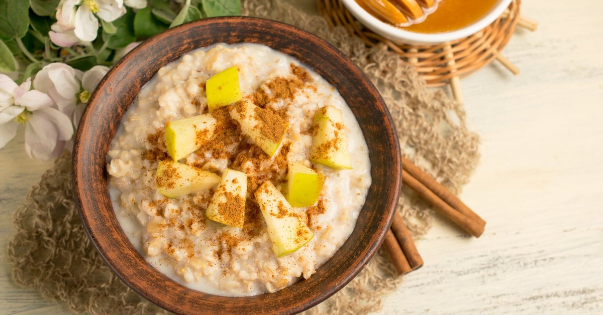 Miksi kaneli ja hunaja ovat täydellinen yhdistelmä nopeaan aamiaiseen.