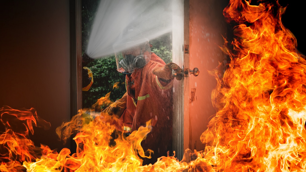 Tässä maassa maaoikeus varoittaa kaikkia kansalaisia: älkää missään tapauksessa lukitko ulko-ovia.