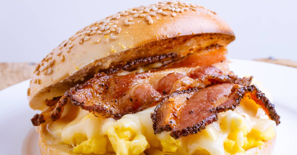 Resepti kotitekoisiin beagleihin, kuuluisisiin New Yorkin sämpylöihin, jotka voit helposti valmistaa kotona.