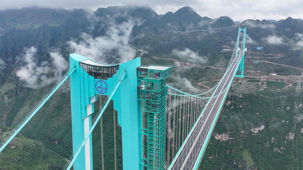 Kiina on avannut maailman pisimmän riippusillan!