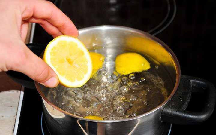 Kuinka poistaa paistetun ruoan haju kotona ravintolan tempulla, joka toimii välittömästi?