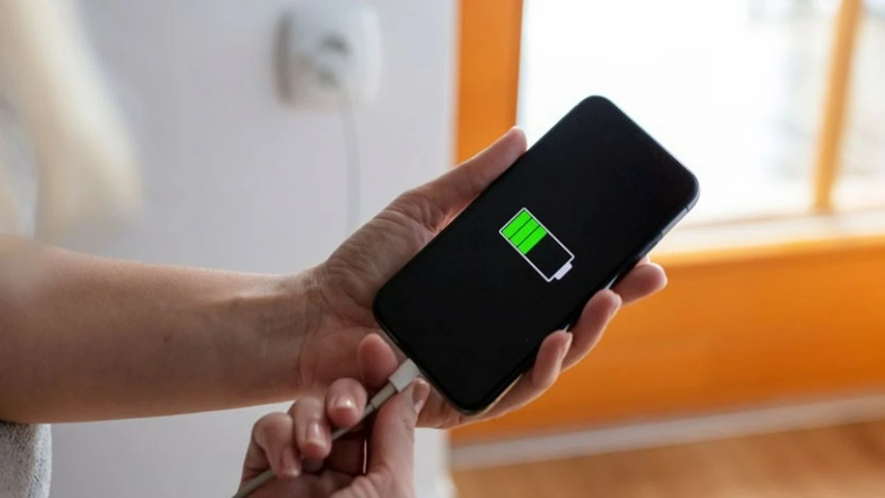 Kuinka ladata puhelin oikein akun suojaamiseksi