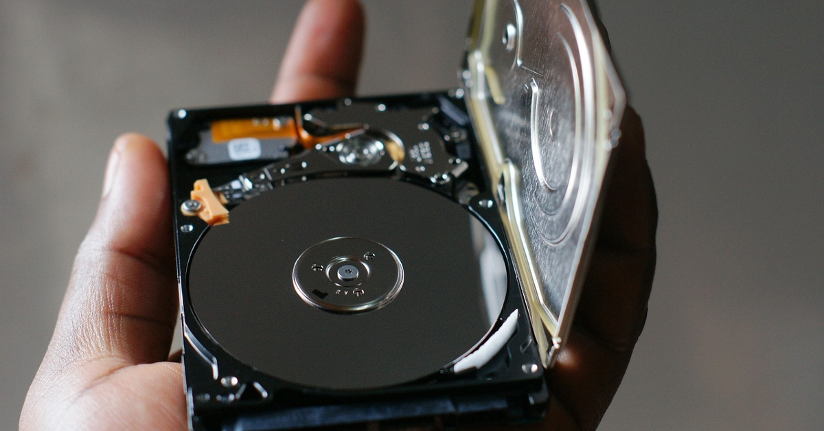 Minulla oli 1 TB:n kiintolevy pölyttymässä laatikossa. Halvan kotelon avulla herätin sen henkiin Chromecastia varten.