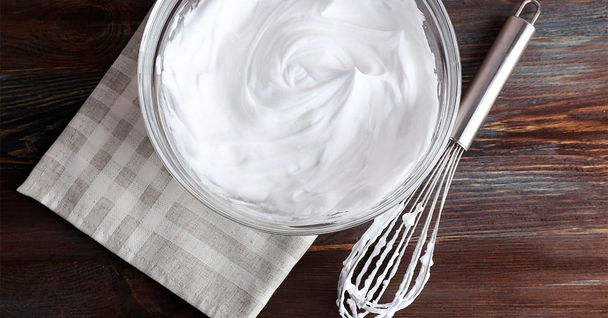 Ei mikseria, ei hälinää: 7 vinkkiä, jotka säästävät tilaa keittiössäsi täydellisten kakkujen leipomiseen