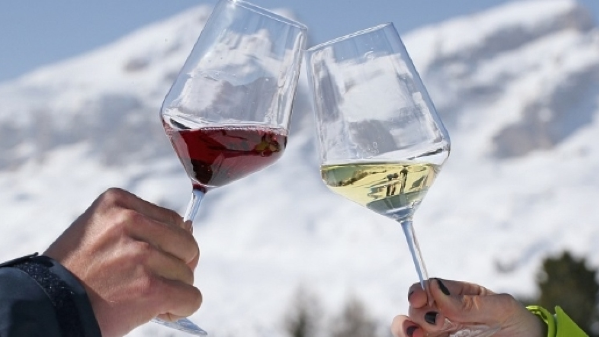 Pari kertoo arjestaan Suomessa: ”Vietämme tunnin viinilasin ääressä”.