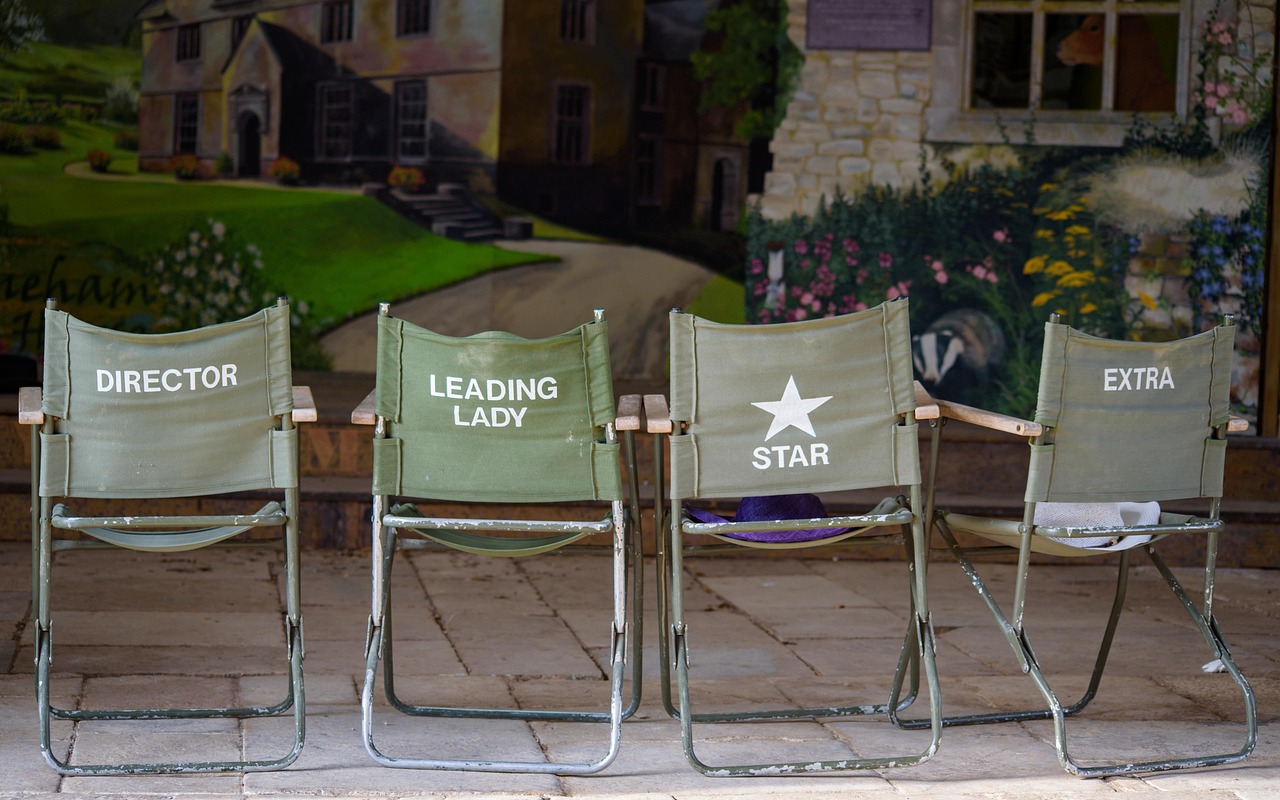 Valitse yksi yhdeksästä kuvassa olevasta tuolista ja paljasta piilevät piirteesi..