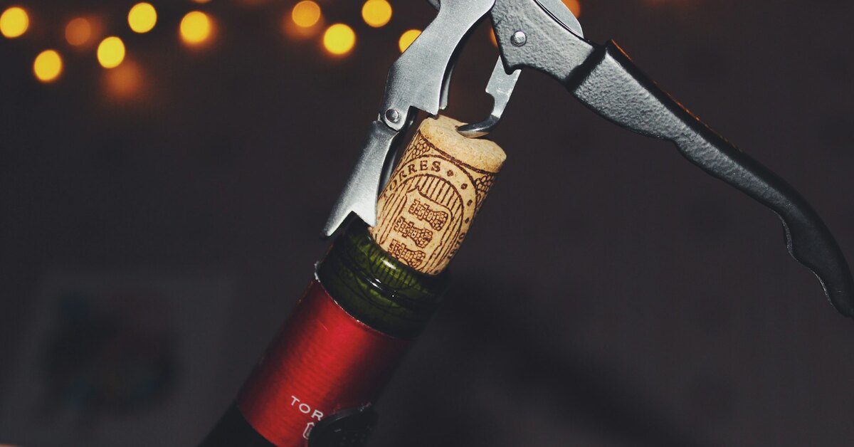 Milloin on paras avata viinipullo? Lajikkeet ja tyylit, jotka muuttuvat iän myötä.