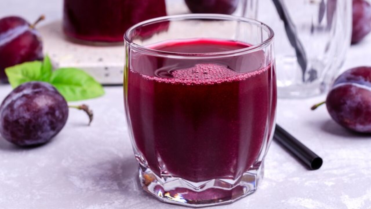 Ei mustaherukka eikä viinirypäle. Iäkkäät ihmiset voivat juoda sitä päivittäin, koska se auttaa ehkäisemään ateroskleroosia ja osteoporoosia.