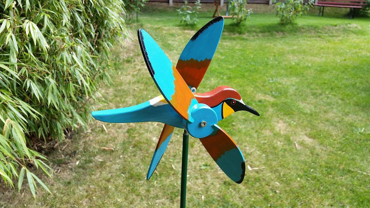 Harvat tietävät, miksi tuulimyllyjä suositellaan asennettavaksi talojen puutarhoihin.