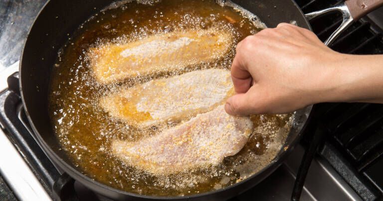 Kuinka poistaa paistetun ruoan haju kotona ravintolan tempulla, joka toimii välittömästi?