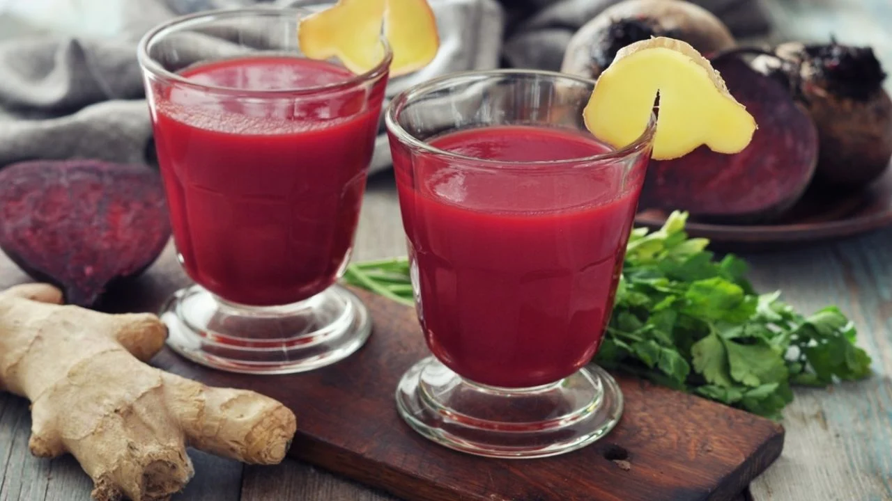 Punajuurimehu: Mitä hyötyä on punajuurimehusta, johon on sekoitettu inkivääriä? Kuinka kauan punajuurimehua tulisi juoda? Tutustu tutkimuksen tuloksiin.