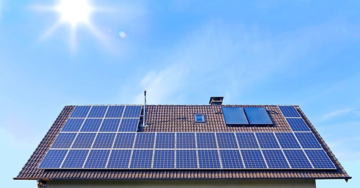 Hän rakensi oman aurinkovoimalan ja puolitutti sähkölaskunsa.