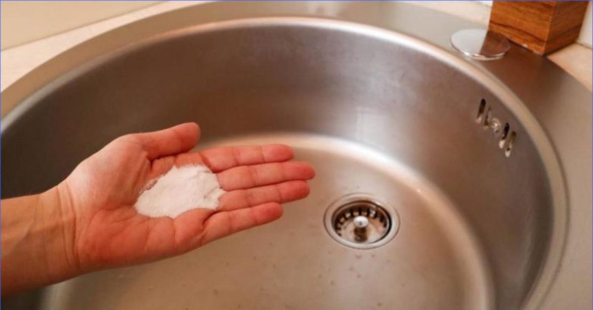 Ei etikkaa, ei ruokasoodaa. Kaada puoli lasillista viemäriin, ja se puhdistuu itsestään.