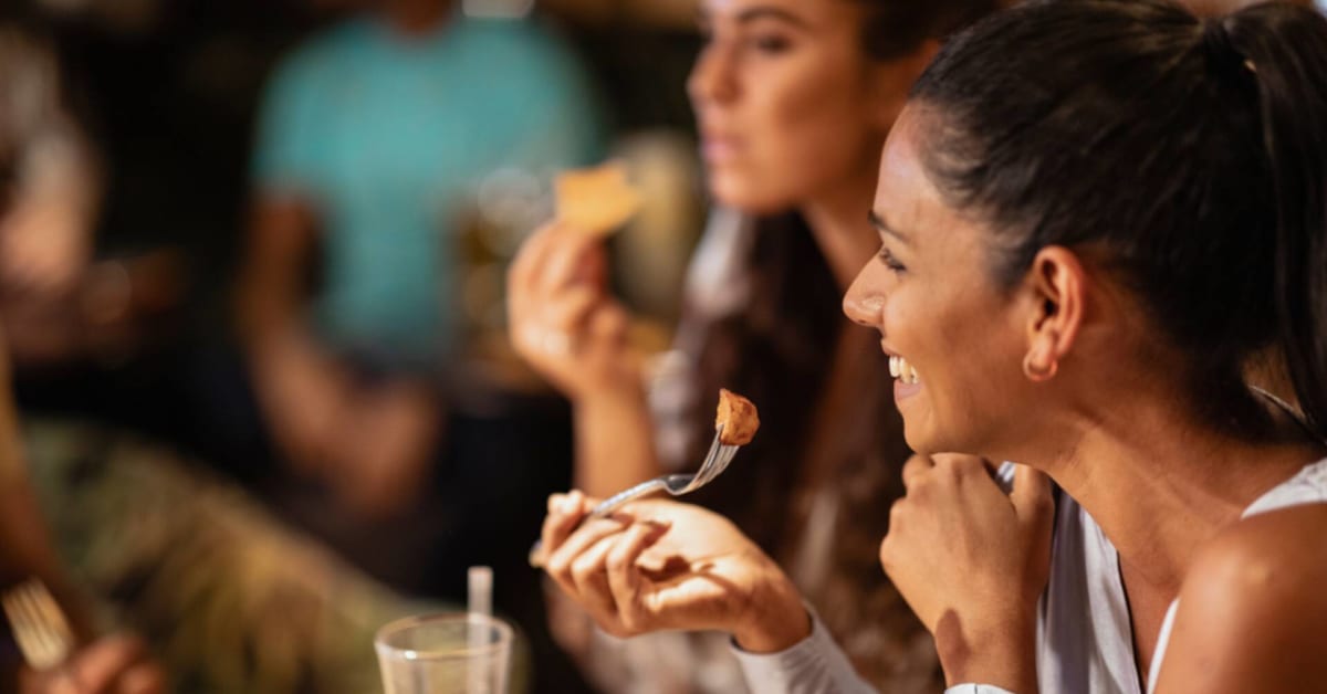 Kannattaako syödä talvella aikaisemmin? Tässä on suositeltava aika parhaan ruoansulatuksen ja unen saavuttamiseksi.