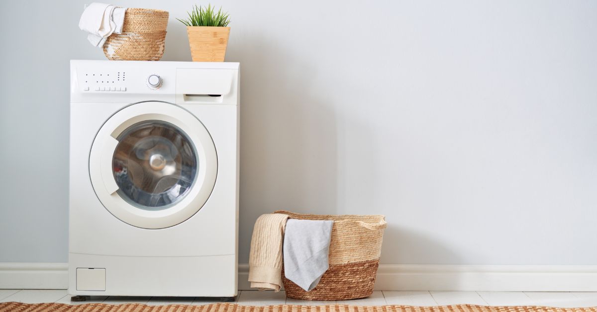 Mitä virhekoodit E1 ja E2 tarkoittavat pesukoneessasi ja miten ne voidaan korjata ilman ammattilaisen apua?