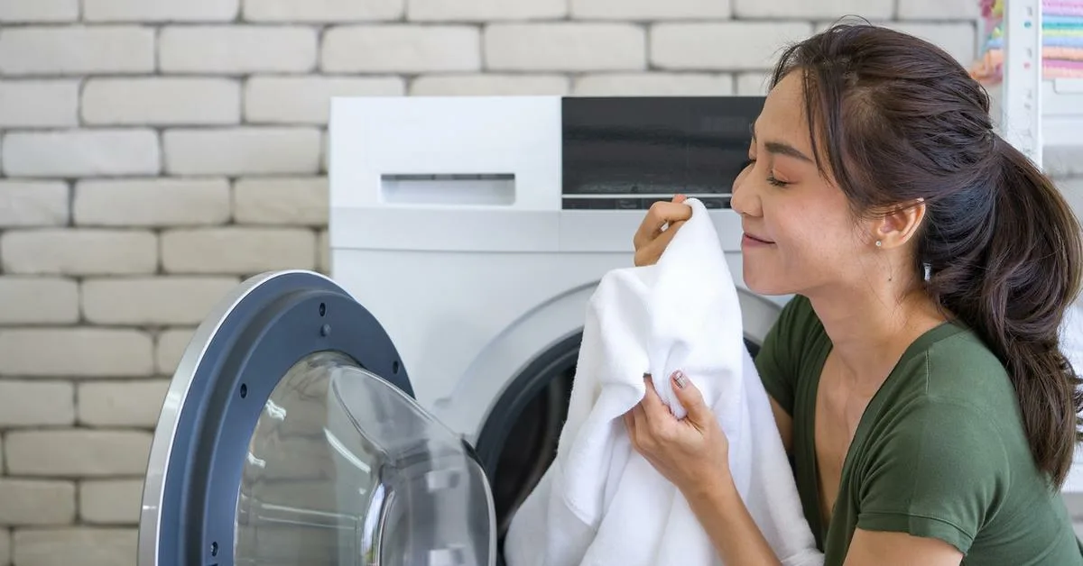 Lisää vain kaksi tablettia pesukoneeseen. Ne valkaisevat valkoiset vaatteet paremmin kuin kemialliset valkaisuaineet. Vaatteesi näyttävät kuin uusilta. Vaatteiden valkaisumenetelmä.