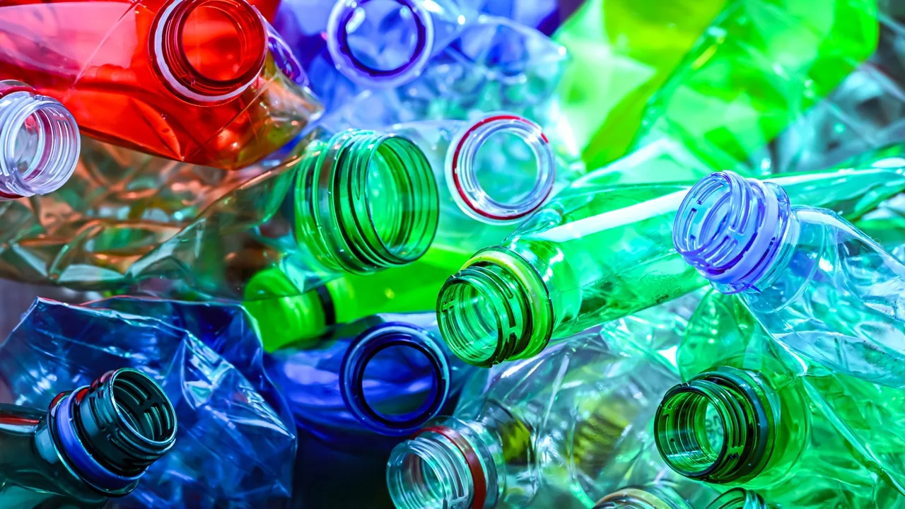 PET-pullot muuttuvat: kierrekorkin jälkeen on tulossa seuraava vallankumous.