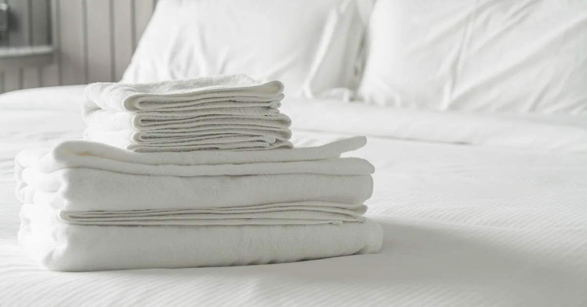 ”Lakanoita ei tarvitse vaihtaa joka kuukausi tai joka toinen viikko”: asiantuntija ilmoitti tarkan vaihtovälin