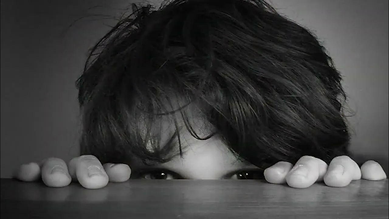 Onko ujouden salaisuus aivoissa? Tiede on paljastanut sosiaalisen ujouden ”piilokoodin”.