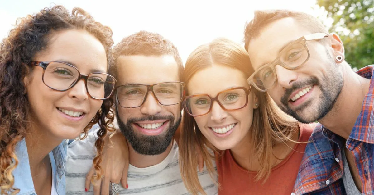 Ei paitoja eikä lautasliinoja: optikot käyttävät tätä temppua, jotta silmälasit pysyvät pidempään uudenveroisina.