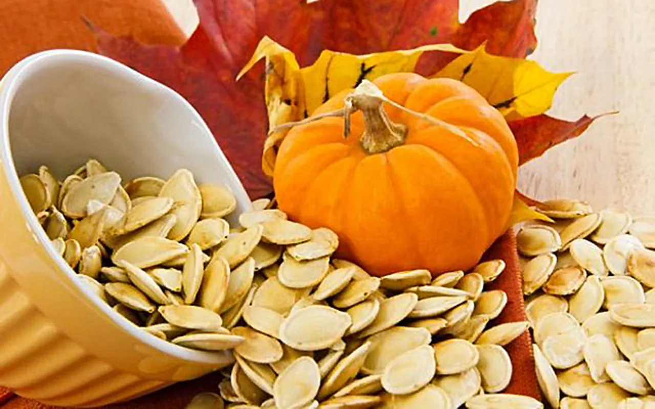 Kurpitsansiemenet vai mantelit: kumpi on parempi proteiinin, kuidun ja magnesiumin pitoisuuden suhteen?