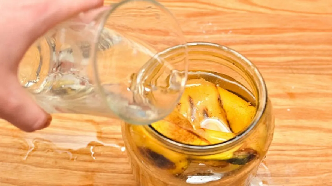 Banaaninkuoren sekoittaminen veteen: miksi se on suositeltavaa ja mitä hyötyä siitä on