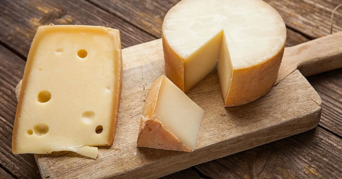 Tässä on, mitä tapahtuu niiden terveydelle, jotka syövät juustoa vähintään kerran viikossa