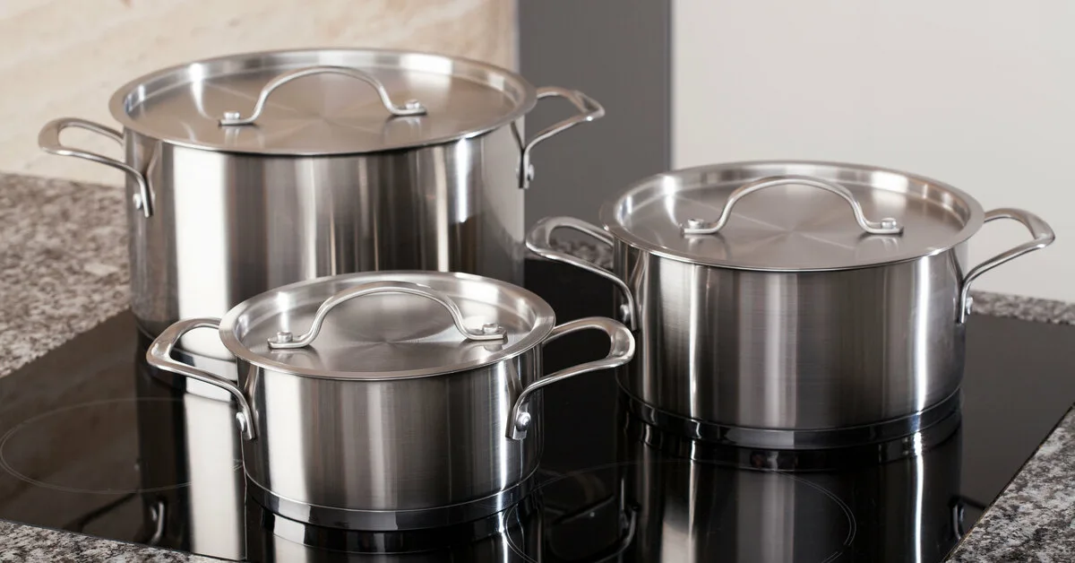 Mario Sanchez, elintarviketeollisuuden teknologia: ”Jos minun pitäisi ostaa kattiloita, paras vaihtoehto olisi ruostumaton teräs. Tämä materiaali ei vapauta myrkyllisiä aineita ruokaan.”