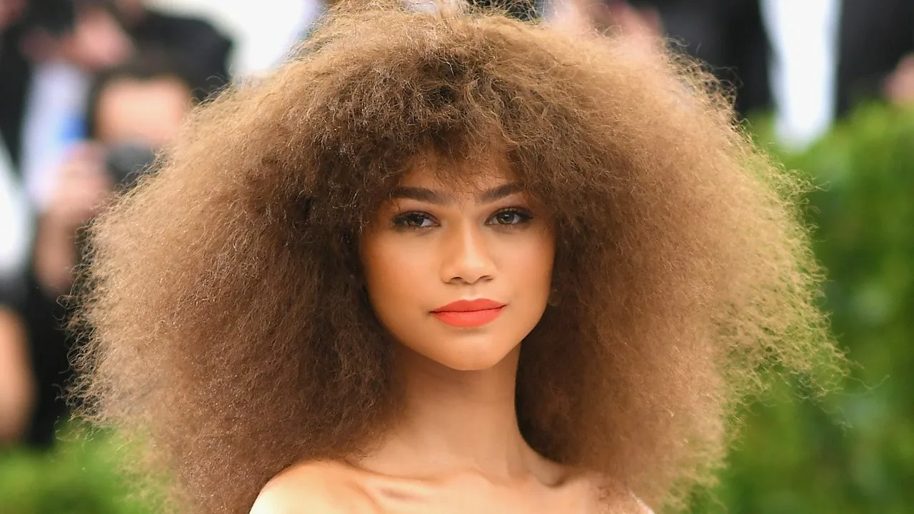 Invima-yhtiö päätti välittömästi poistaa myynnistä Suomessa suositun hiustenhoitotuotteen, jonka koostumuksessa oli kiellettyjä ainesosia.