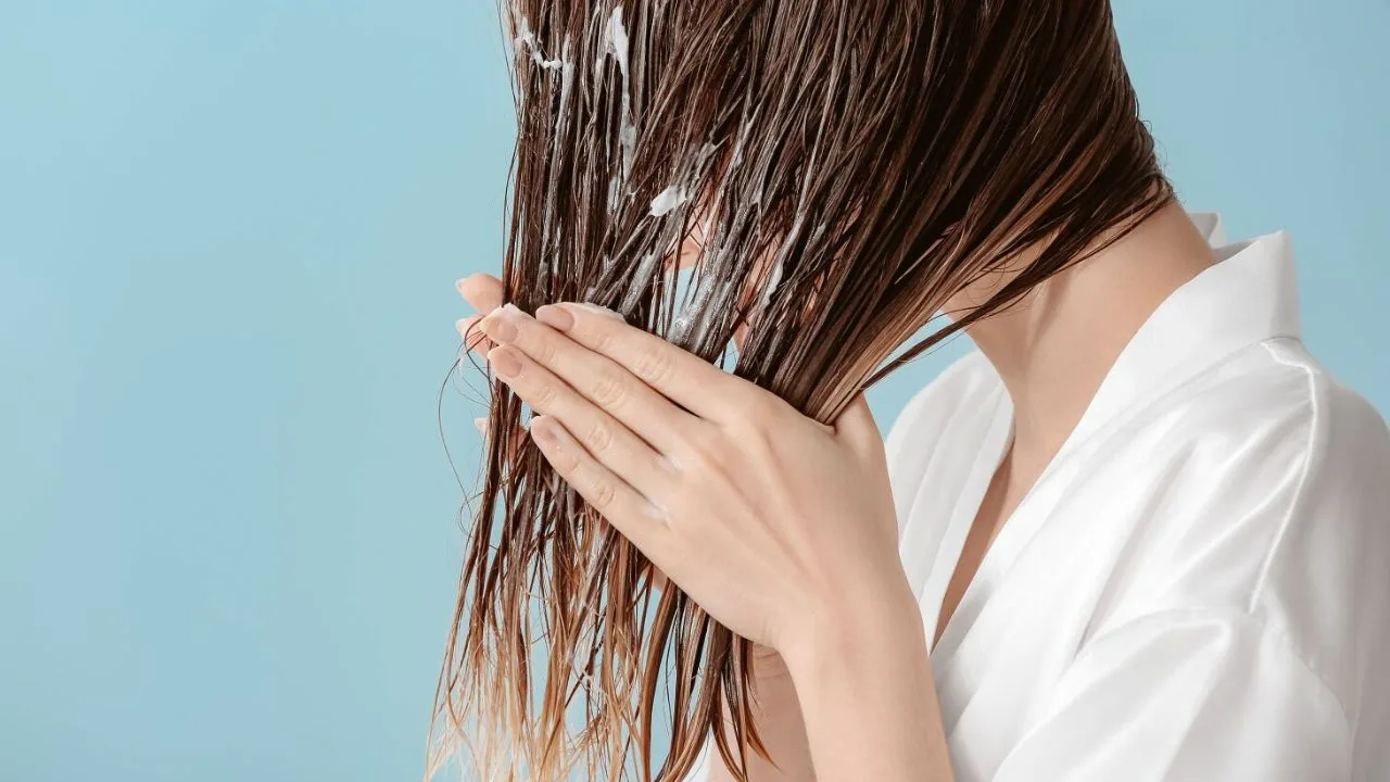 Invima-yhtiö päätti välittömästi poistaa myynnistä Suomessa suositun hiustenhoitotuotteen, jonka koostumuksessa oli kiellettyjä ainesosia.