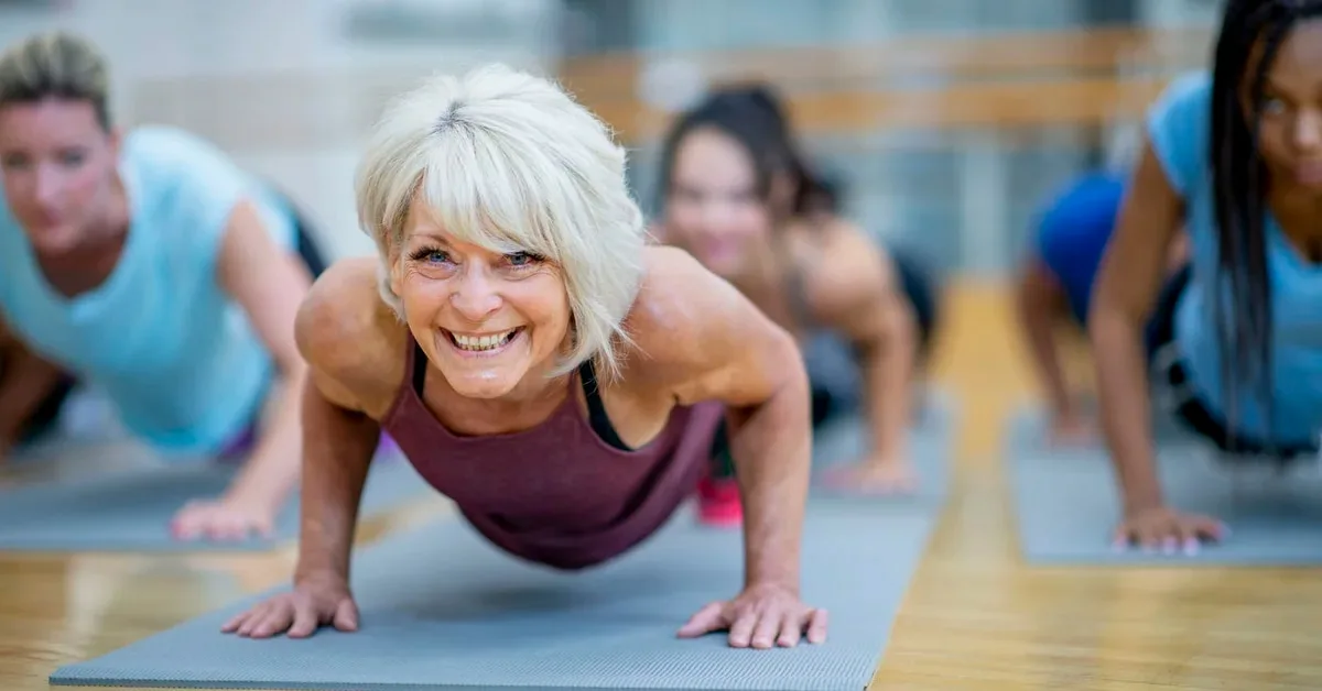 Aikaa on vähän, mutta haluat liikkua? 3 tehokasta vinkkiä, kuinka sovittaa treenit kiireiseen arkeen 50 vuoden jälkeen
