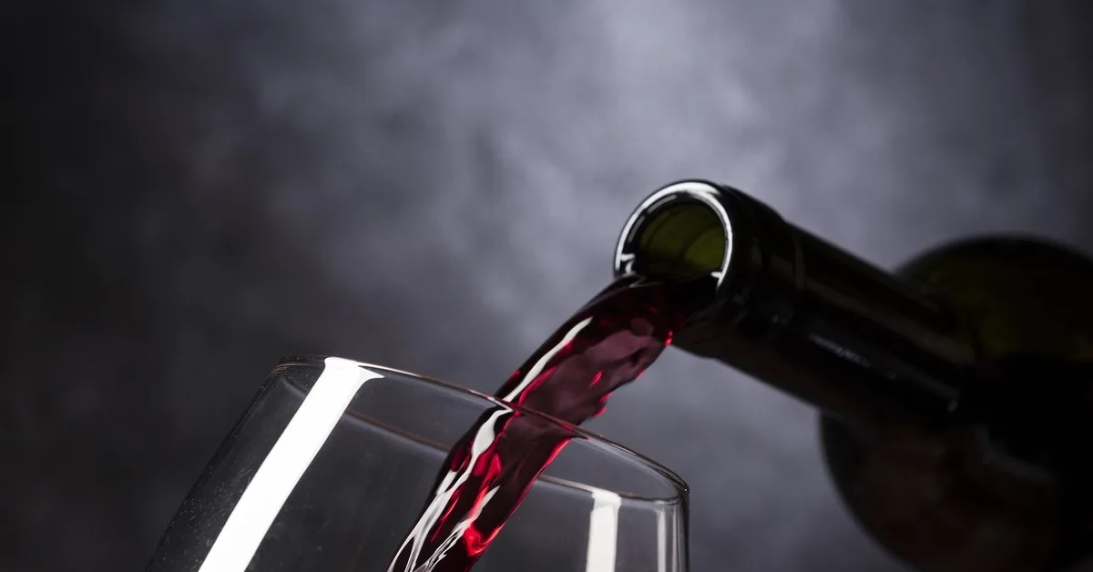 Kuinka monta lasillista viiniä pullo sisältää?