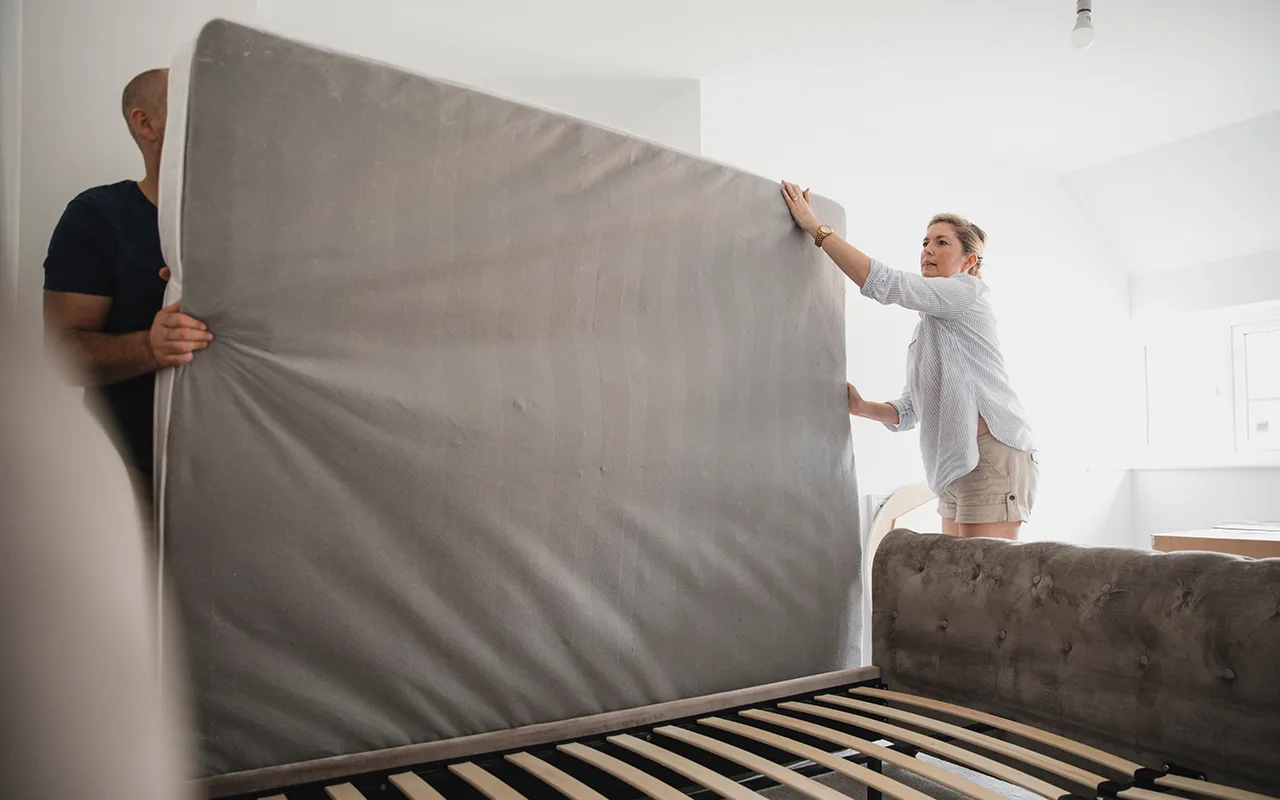 Onko patjasi painunut tai narisee öisin? Näin voit pidentää sen käyttöikää ja palauttaa todellisen mukavuuden.