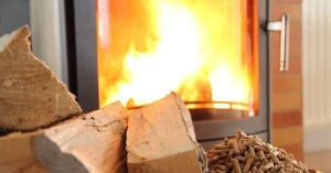 Puut vastaan pelletit: kuka voittaa taistelun puulämmityksestä?