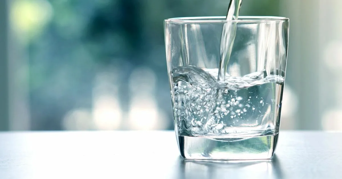 Ilmaisen veden tilaaminen ravintolassa: näin saat sen