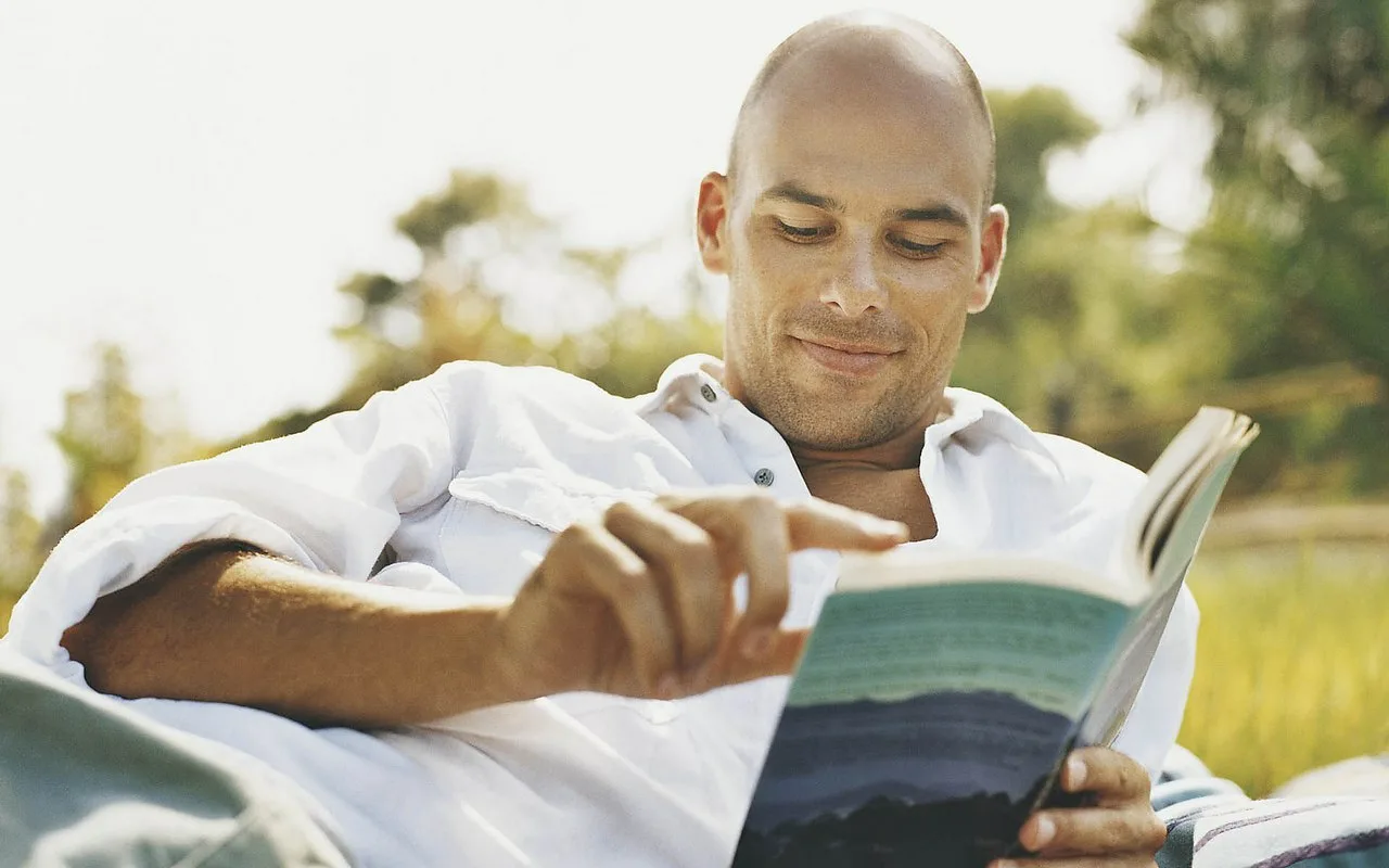 Mitä tarkoittaa psykologian mukaan yksinäisyyden valitseminen jonkun kanssa olemisen sijaan?