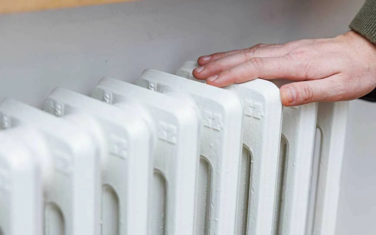 Jos patteri lämpenee vain yläosasta, yksi liike riittää, ja puolen minuutin kuluttua se toimii jälleen täydellä teholla.