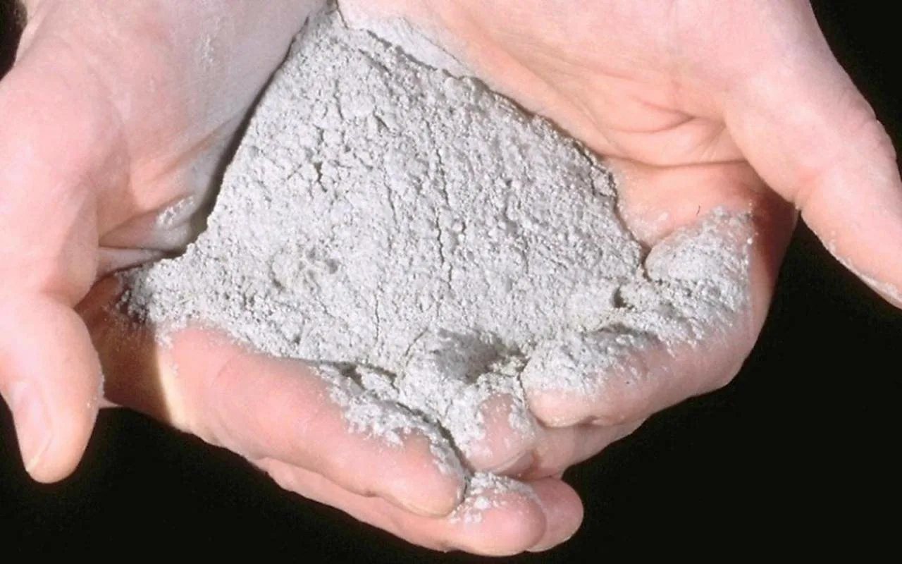 Onko tuhka vain lannoitetta? Muinainen käyttö, jonka nyt jopa kokeneet puutarhurit ovat löytäneet uudelleen.