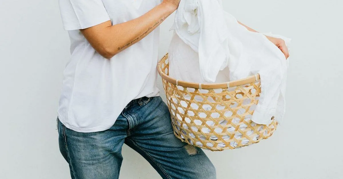 Alusvaatteesi eivät ole koskaan olleet näin kirkkaat: salainen menetelmä jopa haalistuneimpien kuitujen valkaisemiseksi