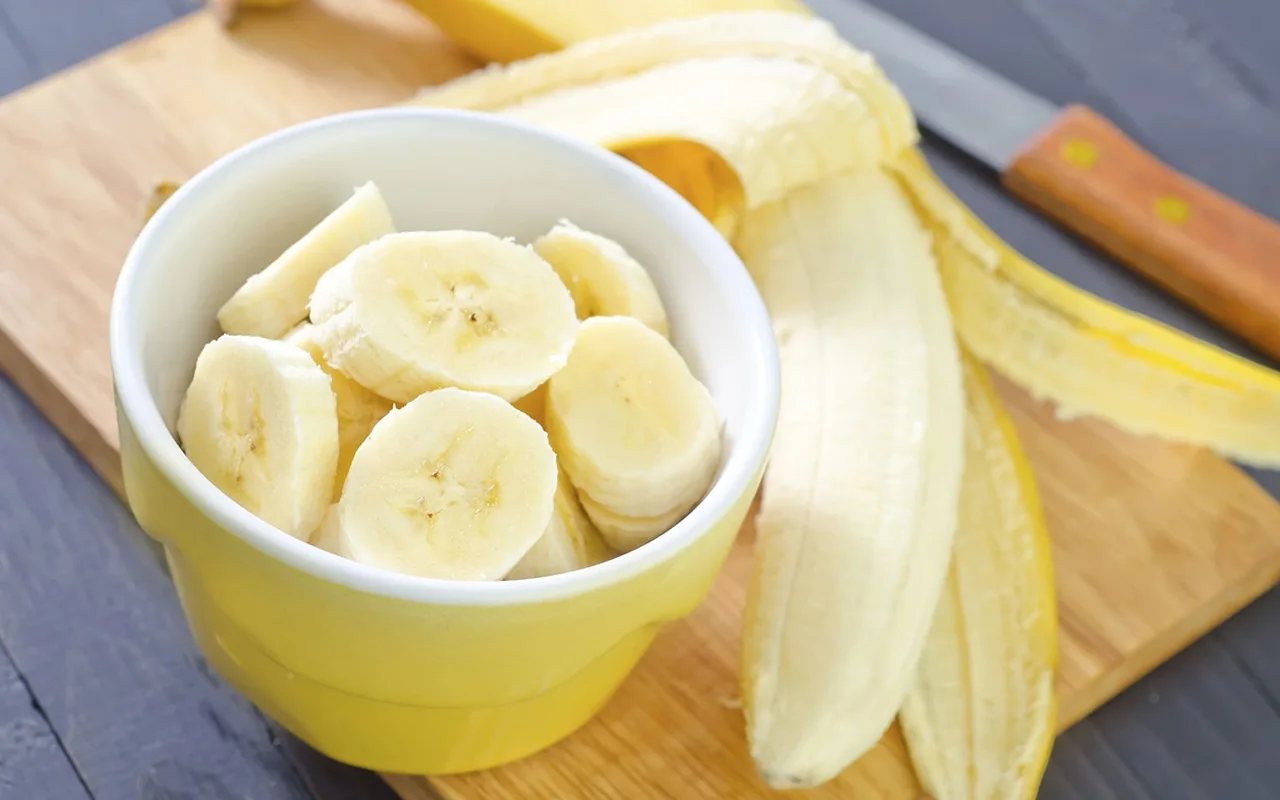 Tämä on yksi parhaista pannukakkujen täytteistä. Valmistan sen kahdesta yksinkertaisesta ainesosasta.