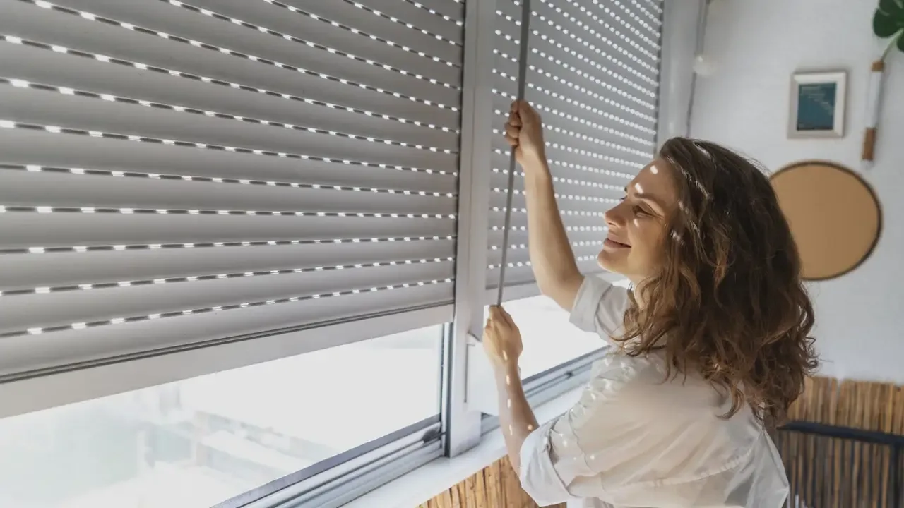 Verhot eivät ole koskaan olleet näin puhtaita: pikamenetelmä, joka poistaa pölyn vaivattomasti!