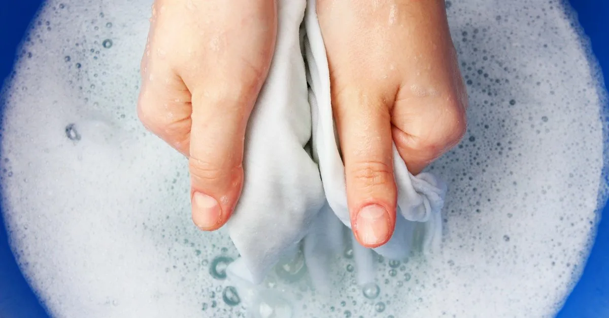 Sekoita yksi osa vetyperoksidia ja kolme osaa ruokasoodaa: miksi se on suositeltavaa ja mihin sitä käytetään