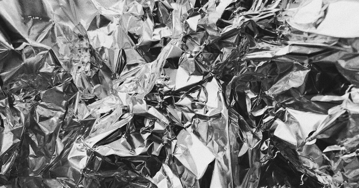 Vasta 45-vuotiaana ymmärsin, miksi foliossa on kiiltävä ja matta puoli. Ne toimivat täysin eri tavalla.