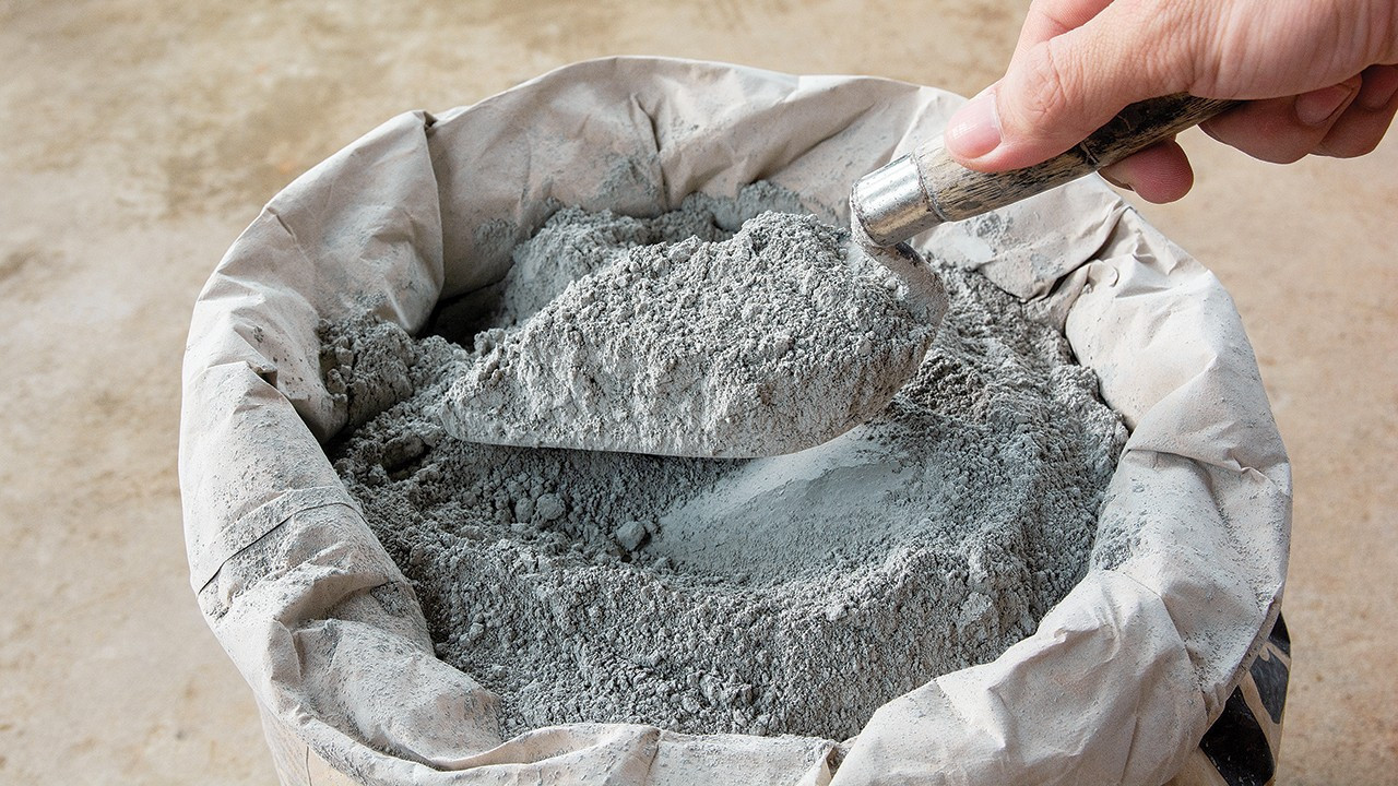 AC3-liuoksesta, sementistä ja valkoisesta liimasta valmistettu kotitekoinen maali on noussut suosituksi lattioiden, laattojen ja seinien maaleiksi, koska se on erittäin kestävää, kuivuu nopeasti, peittää hyvin ja on erittäin edullinen korjata missä tahansa tilassa.