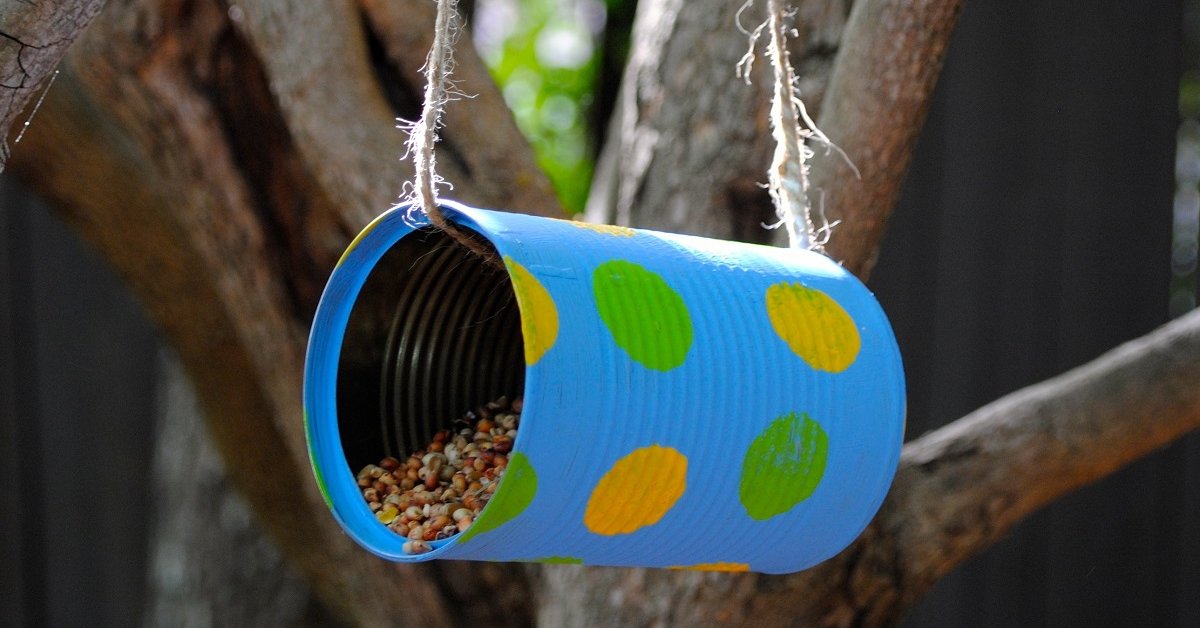 Muuta arkipäiväiset esineet omaperäisiksi linnunruokintapaikoiksi tänä talvena: vinkkejä ja käytännön neuvoja