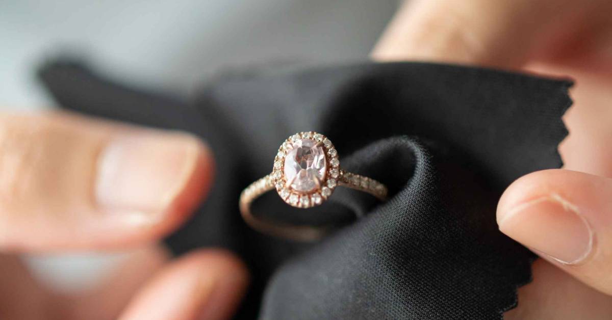 Helpoin ja edullisin tapa kiillottaa koruja