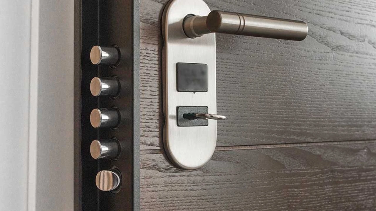 Lukkosepän mukaan tämä on yleisin virhe, jonka murtovarkaat tekevät ovellamme.