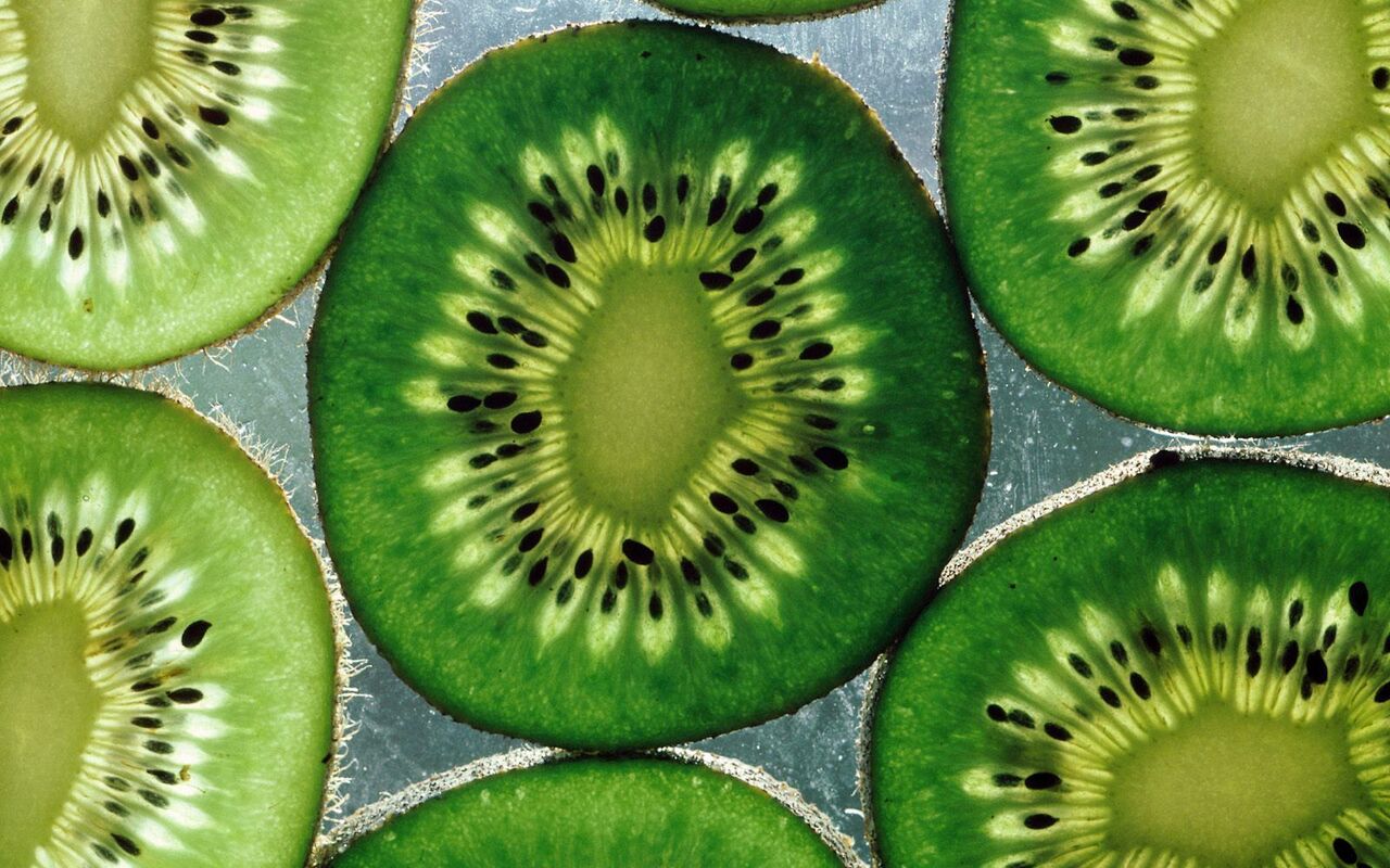 Kahden kiivin syöminen illalla alentaa kortisolitasoa ja auttaa nukkumaan paremmin.