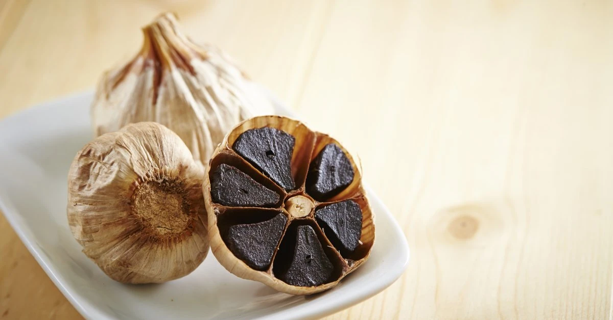 Tämä valkosipuli auttaa ratkaisemaan ongelman, joka koskee miljoonia suomalaisia. Tutkijat ovat tästä varmoja.